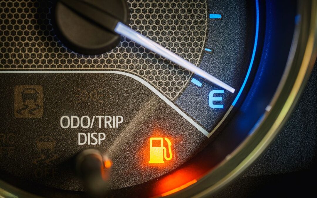 6 hábitos comuns que fazem seu carro gastar mais combustível sem você perceber